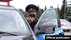 Сотрудники милиции в Бишкеке. Иллюстративное фото. 