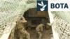 Të gjendur ngushtë në front, ushtarët ukrainas presin dërgesat e armëve amerikane