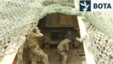 Të gjendur ngushtë në front, ushtarët ukrainas presin dërgesat e armëve amerikane