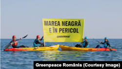 Activiștii pentru mediu au protestat de mai multe ori împotriva proiectului Neptun Deep, atrăgând atenția ministrului Energiei de la București, Sebastian Burduja.