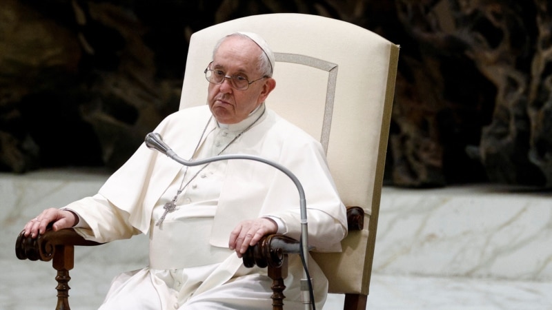 Papa Françesku: Le të heshtin armët