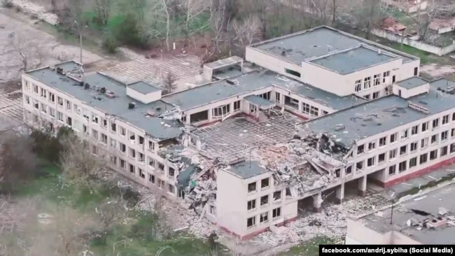 Qyteti i pushtuar i Oleshky në rajonin e Khersonit është vetëm 9 kilometra nga Khersoni. Shkatërrimi nga bombardimet ruse është i dukshëm në pamjet e dronit nga Brigada e 34-të e Forcave të Armatosura të Ukrainës.