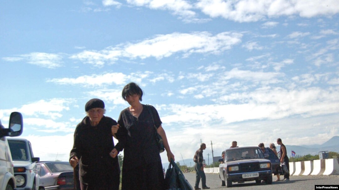 Civilians on the Georgian-South Ossetian border on August 8