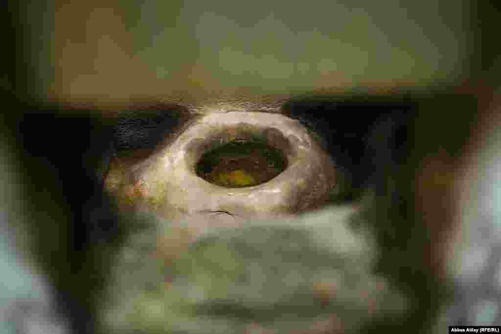 Astara rayonu, Ərçivan qəsəbəsi. "Kərbəlayi Həmid Abdulla hamamı". 1806-cı ildə tikilmiş bu hamam hələ də ayaq üstdədir. Divarları topdağıtmaz. Hamam kimi istifadə oluna bilər. Turizmin inkişafına öz töhvəsini verə bilər. Di gəl ki, o, tərki-dünya yaşayır. Ya heç kim onu görmür, ya da o görünmək istəmir. İtirən isə Azərbaycandır.