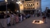 'Beograd ovo duguje Srebrenici': Paljenje sveća na 30. godišnjicu genocida
