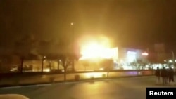 Eyewitness footage purportedly showing the moment of the explosion at a military industry factory in Isfahan, Iran.