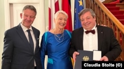 Посол Германии в Швейцарии Маркус Потцель, немецкий политик Марилуиза Бек, украинский музыкант Алексей Ботвинов. Берн, 19 ноября 2025 