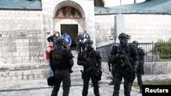 Specijalna antiteroristička jedinica ispred cetinjskog manastira, 5. septembar