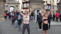 Оголений протест на підтримку політв'язнів у Празі