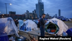 Чатырларда башпааналаган ливандыктар. Бейрут, 1-апрель 2026-жыл.