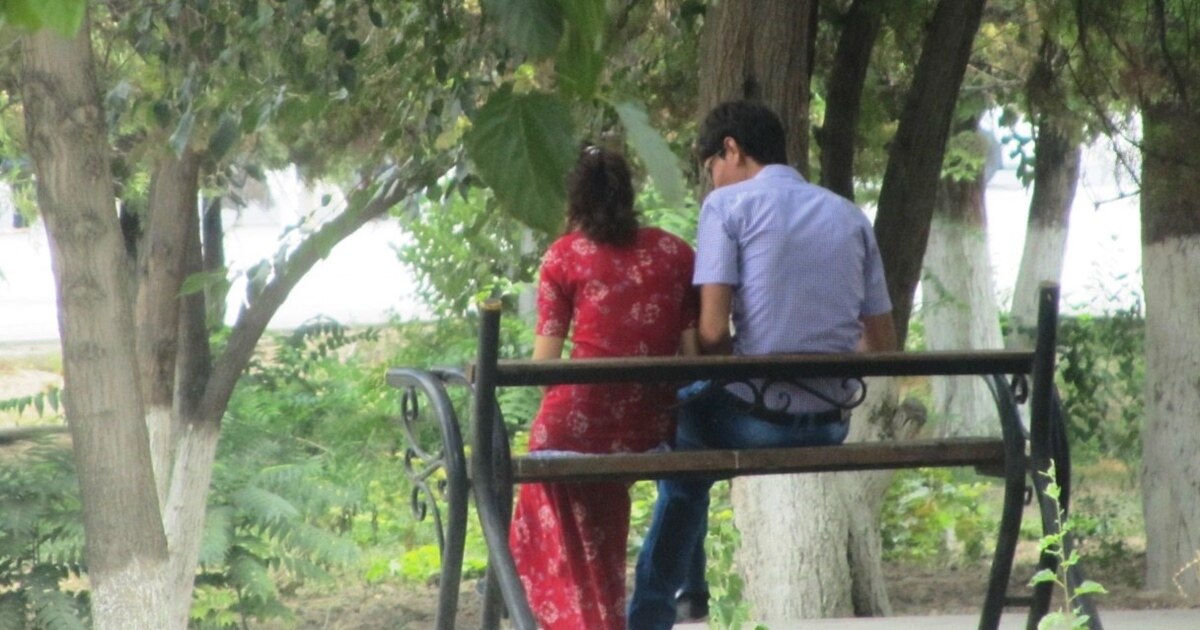 Новосібірдің кеуделі балапандары Порнодағы танымал актрисалар мен әншілер