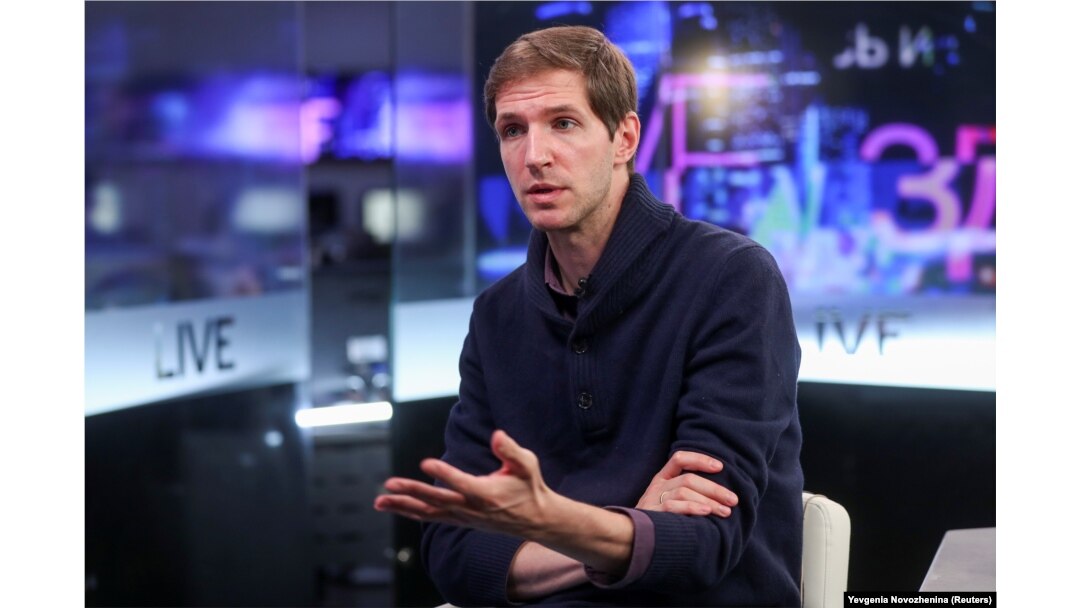 Editor In Chief Tikhon Dzyadko says Dozhd has "never, does not, and will never supply equipment or anything else for any army, including Russia's."
