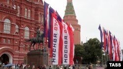 Манежная площадь в Москве, украшенная к Дню города, который будут праздновать 11 и 12 сентября 2021 года