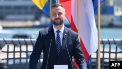 Владислав Косіняк-Камиш нагадав, що передачу військової допомоги почав уряд під керівництвом партії «Право і справедливість»