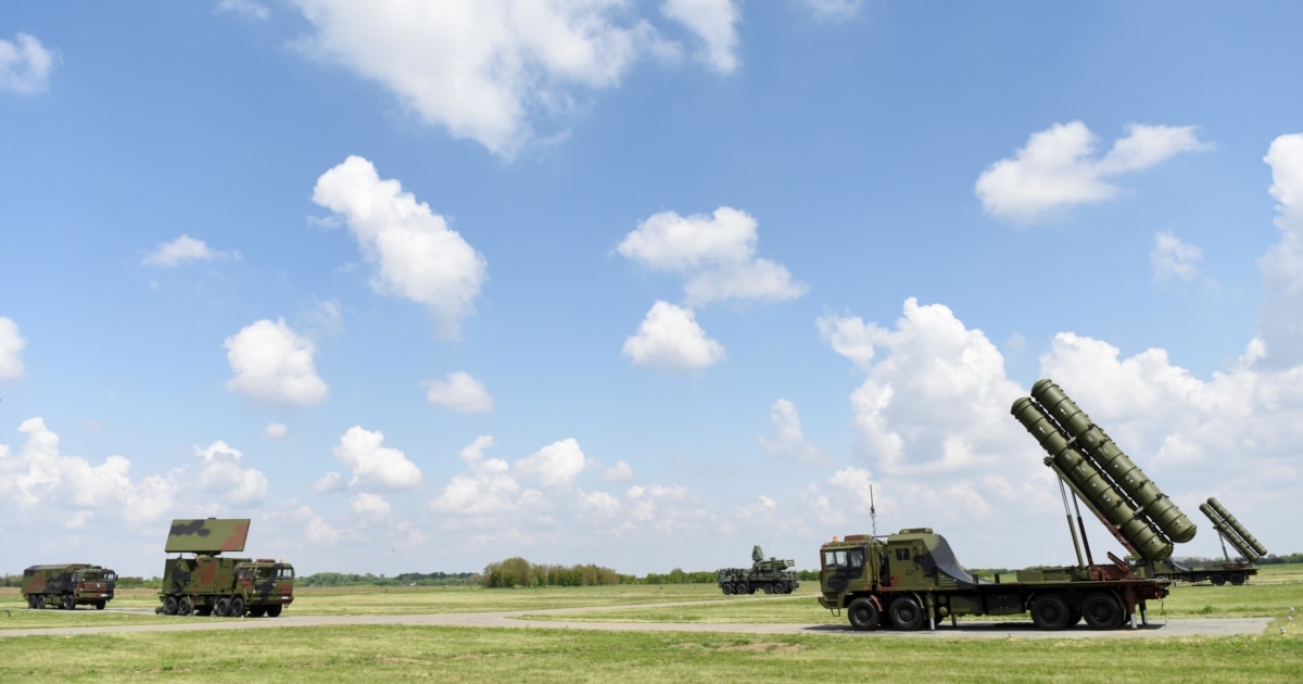 Çfarë mund të bëjnë raketat kineze që i bleu Serbia 