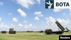 Sistemi kinez FK-3 gjatë prezantimit të aftësive të Forcave të Armatosura të Serbisë në aeroportin e Batajnicës, pranë Beogradit. Prill 2022.