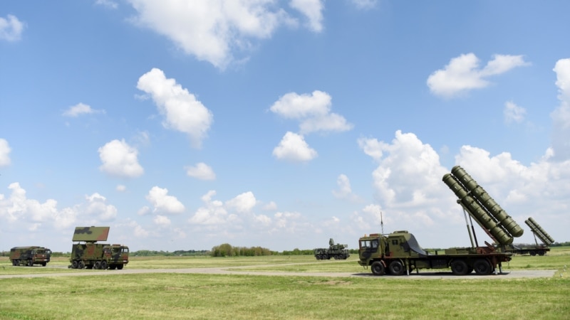 Serbia forcon arsenalin me raketa kineze me rreze të gjatë