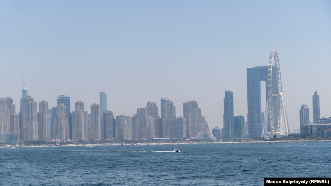 Район Dubai Marina, вид с острова Palm Jumeirah