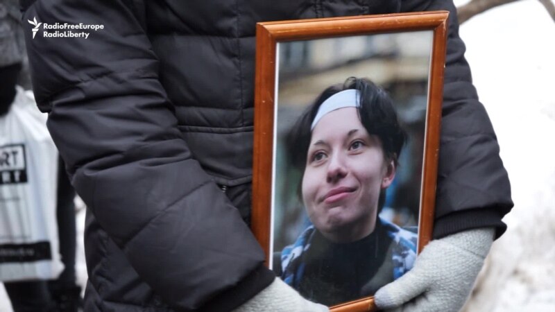 Muscovites Commemorate Slain Lawyer And Journalist