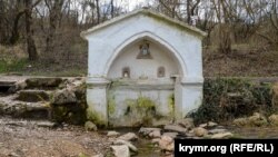 Родник Таш-Чешме в центре Морозовки