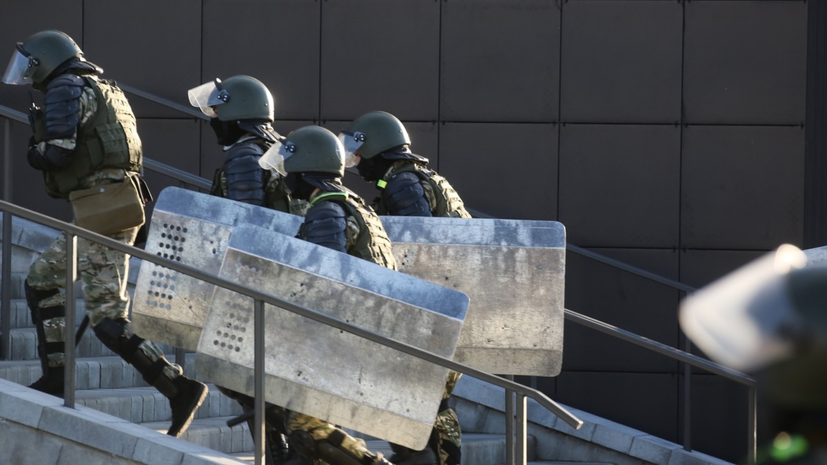 У Білорусі третю ніч тривали протести та сутички з міліцією