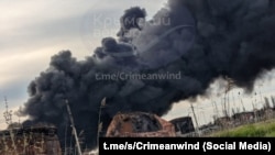 Пожежа на нафтобазі в Феодосії після атаки дронів в ніч на 23 квітня 2026 року