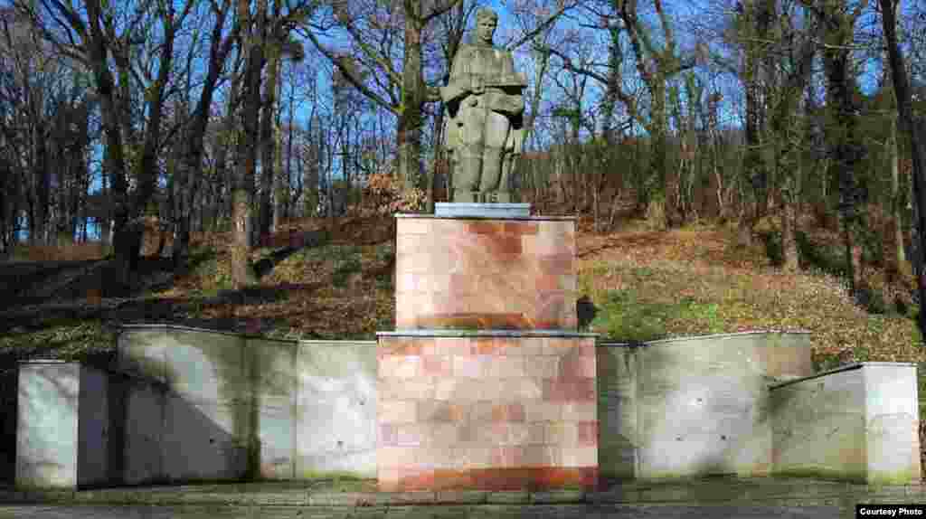 Бад-Фрайенвальде. Кладбище советских воинов, погибших в годы Второй мировой войны.