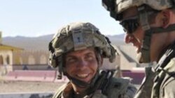 Роберт Бейлс (слева), 23 августа 2011