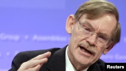 World Bank President Robert Zoellick speaks during an opening news conference of the annual International Monetary Fund (IMF) and World Bank meetings in Washington, D.C.