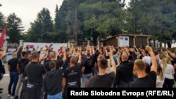 Protest ekstremnih desničara ispred Centra za migrante u Obrenovcu (13. maj 2020)