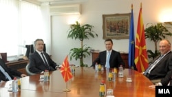 Susret bivših premijera Makedonije Ljubča Georgievskog, Branka Crvenkovskog, Nikole Gruevskog, Harija Kostova i Vlade Bučkovskog, 2011. godine.