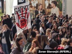 Protest ispred Fakulteta za medije i komunikacije u Beogradu, 3. marta 2025.