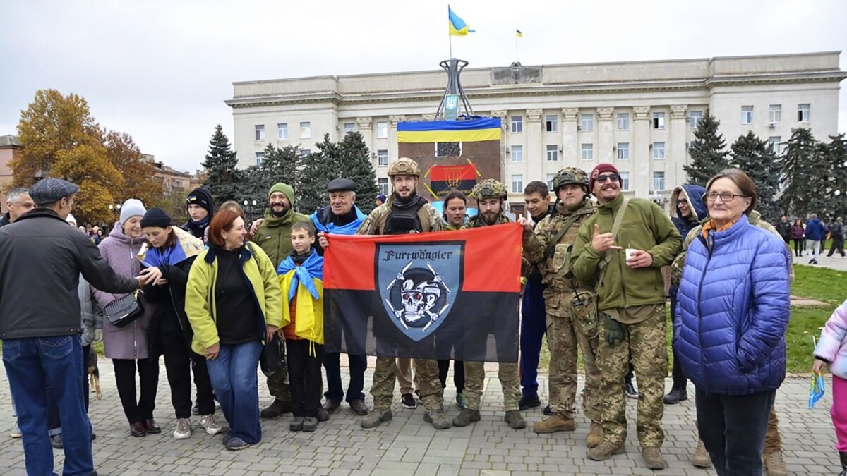 Військові заявляють про порушення журналістами CNN і Sky News умов акредитації в Херсоні