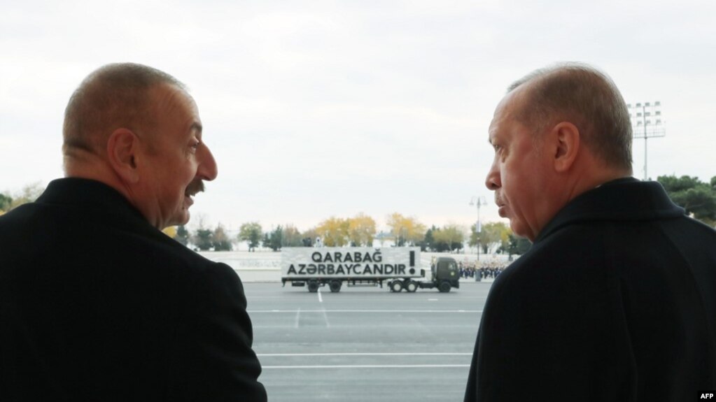 رجب طیب اردوغان (راست) در کنار همتای آذربایجانی‌اش