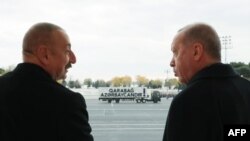 رجب طیب اردوغان (راست) در کنار همتای آذربایجانی‌اش