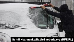Рятувальники припускають, що погодні умови можуть призвести до порушення, а подекуди в  Карпатах – і припинення руху транспорту дорогами та вулицями (фото ілюстративне)