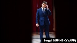Избранный президент Владимир Зеленский планировал распустить парламент