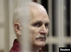 Ales Byalyatski in a Minsk courtroom in November 2011