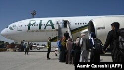 Tot la data de 13 septembrie primul zbor comercial intonațional părăsește aeroportul din Kabul pentru prima oară sub ocupația talibanilor, transportând peste 100 de cetățeni străini.