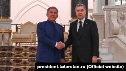  Prezident Gurbanguly Berdimuhamedow (sagda) weTatarystan respublikasynyň prezidenti Rustam Minnihanow