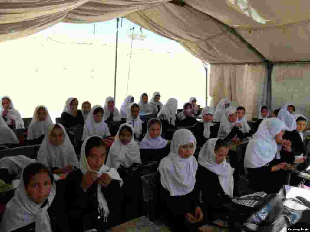 In Mazar-e-Sharif, radios were distributed to two suburban girls’ schools in Deh Dadi, where 3000 girls from 1st to 12th grade are being educated.