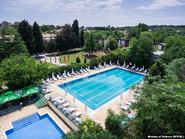 Хотел "Созопол" има и два външни басейна