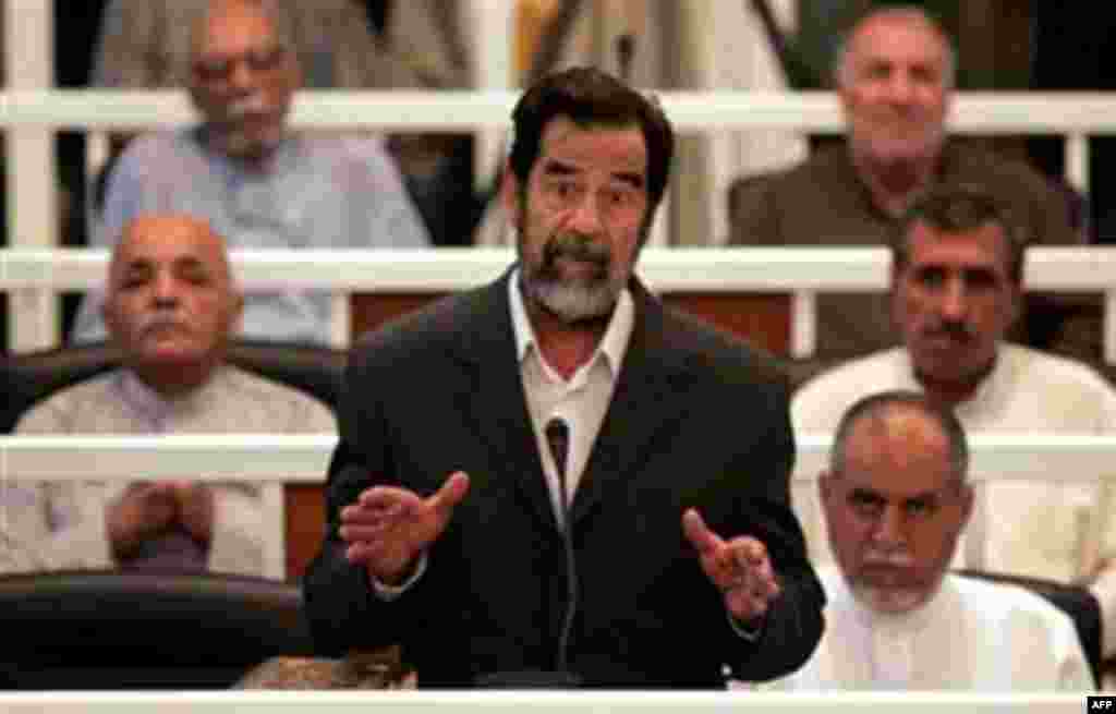 صدام هیچ گاه دادگاه و قاضی آن را به رسمیت نشناخت و همواره خود را رییس جمهوری عراق معرفی می کرد