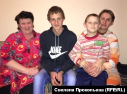 Svitlana Moroz (right), her two sons, and mother, Irina Germanovna, currently live in a bleak hotel in Pskov and fear they could be kicked out under tougher new rules for refugees from eastern Ukraine.