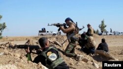 (من الارشيف) مقاتلون من ابناء العشائر في مواجهة داعش لحماية عامرية الفلوجة