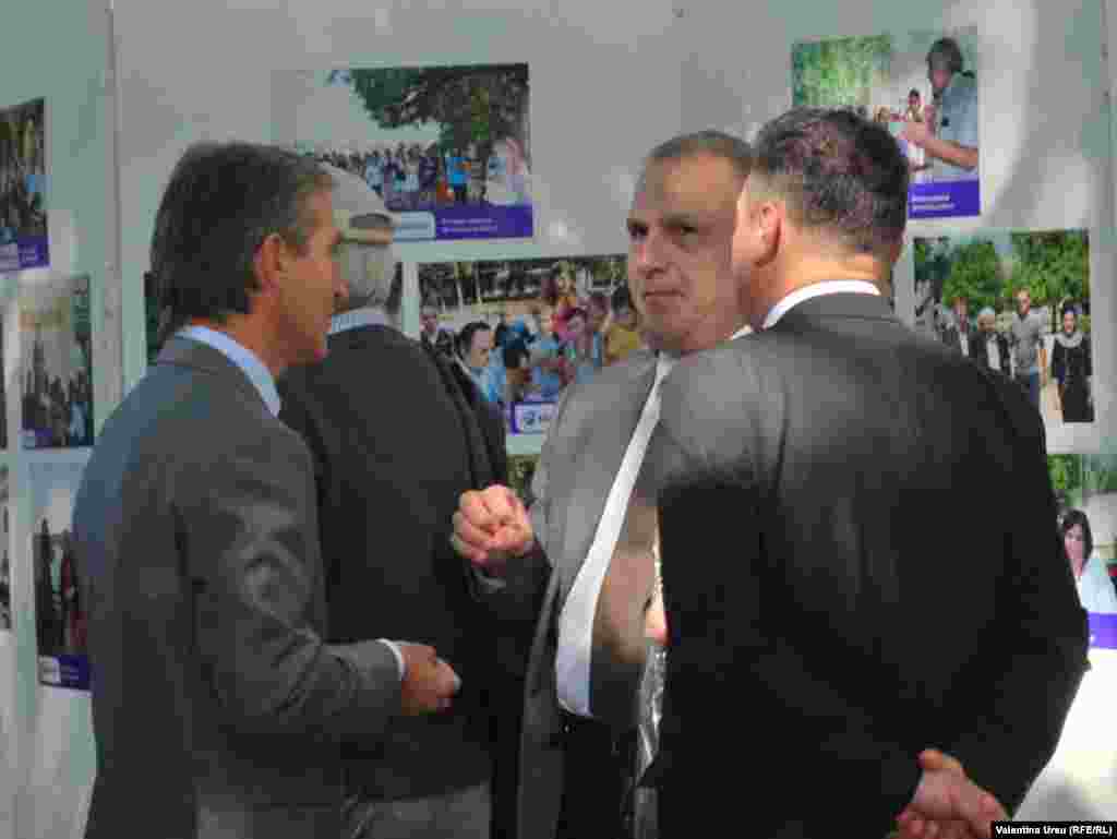 Miniştrii Iurie Leanca (stanga) şi Mihai Sleahtitchi (dreapta)