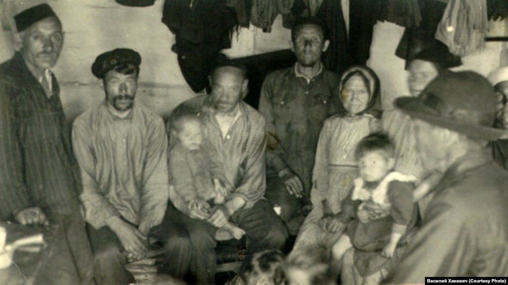 A group of "settlers" in the Narym region in the 1930s