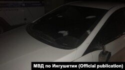 Обстрелянная машина, в которой находился Ибрагим Белхароев