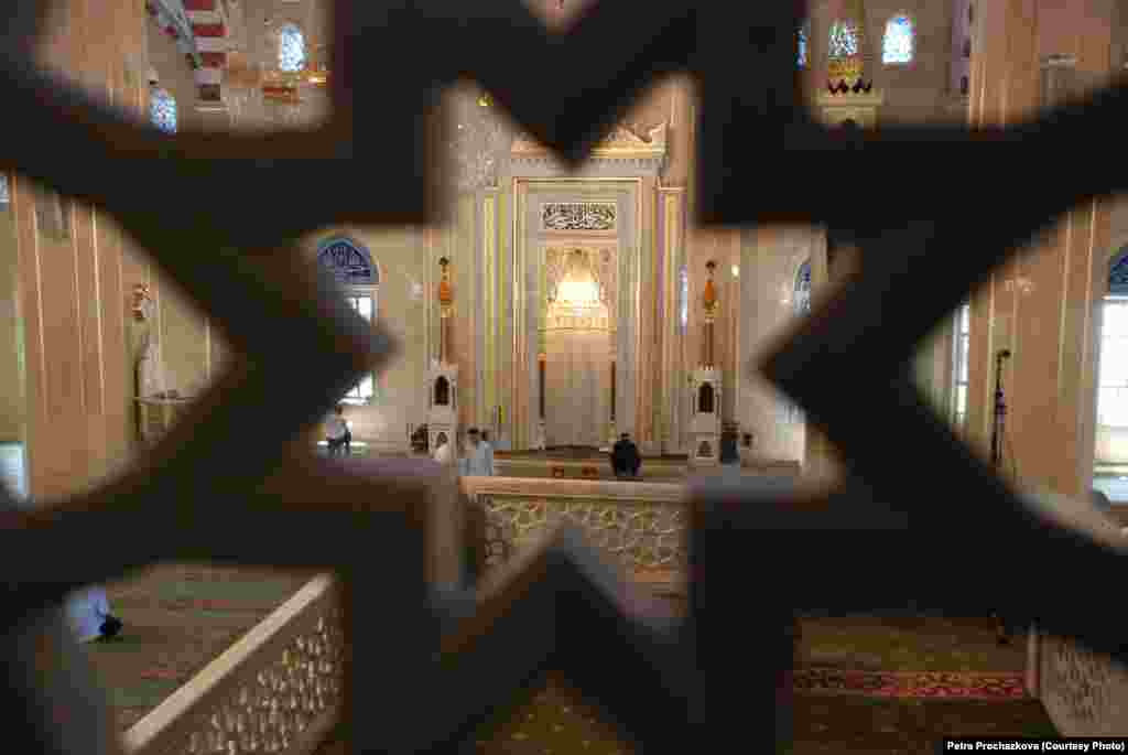 Chechnya - The main Chechen mosque in Grozny (interior), 14May2013