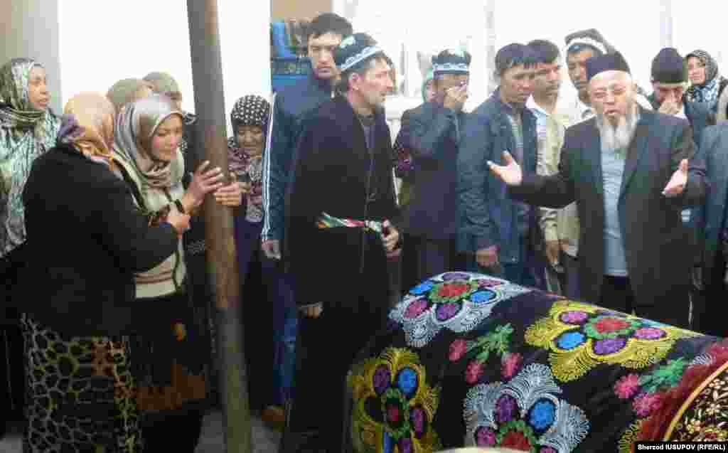 Kyrgyzstan - Osh funeral of victims of a car accident